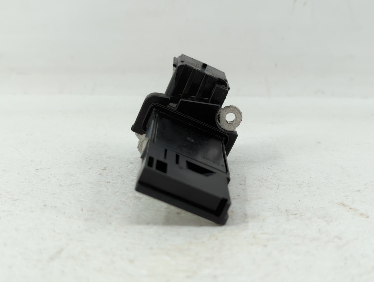 2014-2019 Gmc Sierra 1500 Mass Air Flow Meter Maf Black - Oemusedautoparts1.com