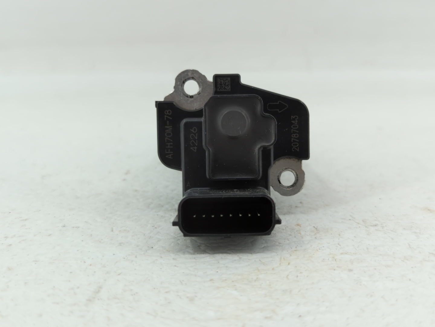 2014-2019 Gmc Sierra 1500 Mass Air Flow Meter Maf Black - Oemusedautoparts1.com