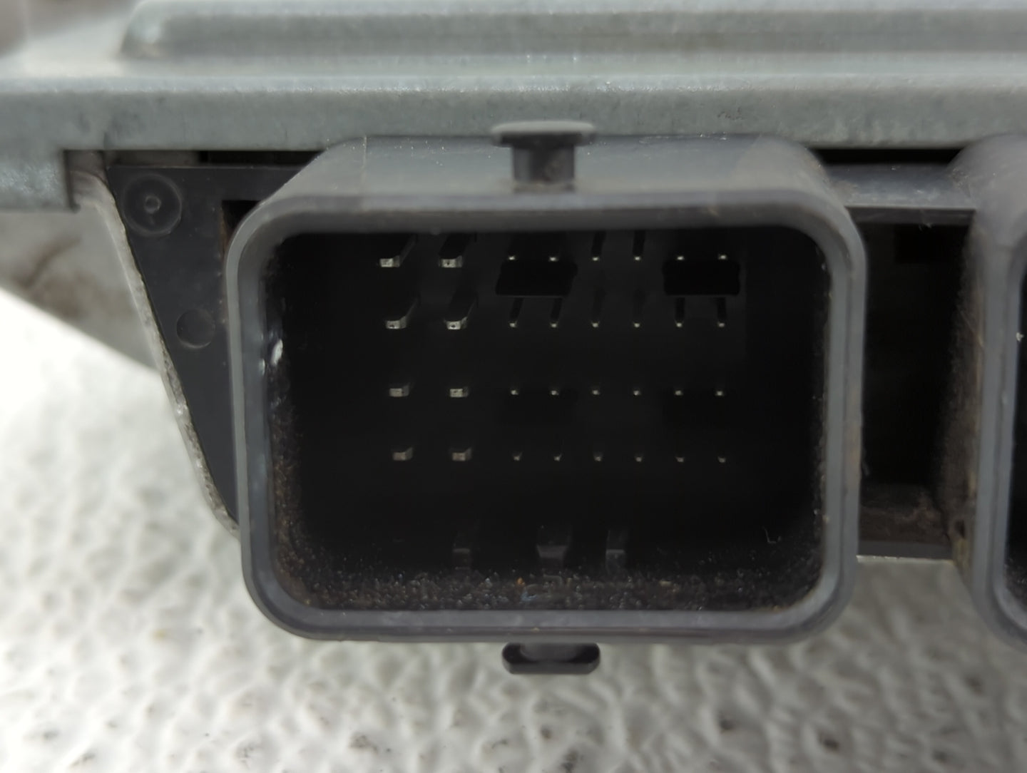 2015 Gmc Sierra 1500 PCM Engine Control Computer ECU ECM PCU OEM P/N:ES7A-12A650-BGD ES7A-12A650-BEA, FS7A-12A650-BFD Fits O