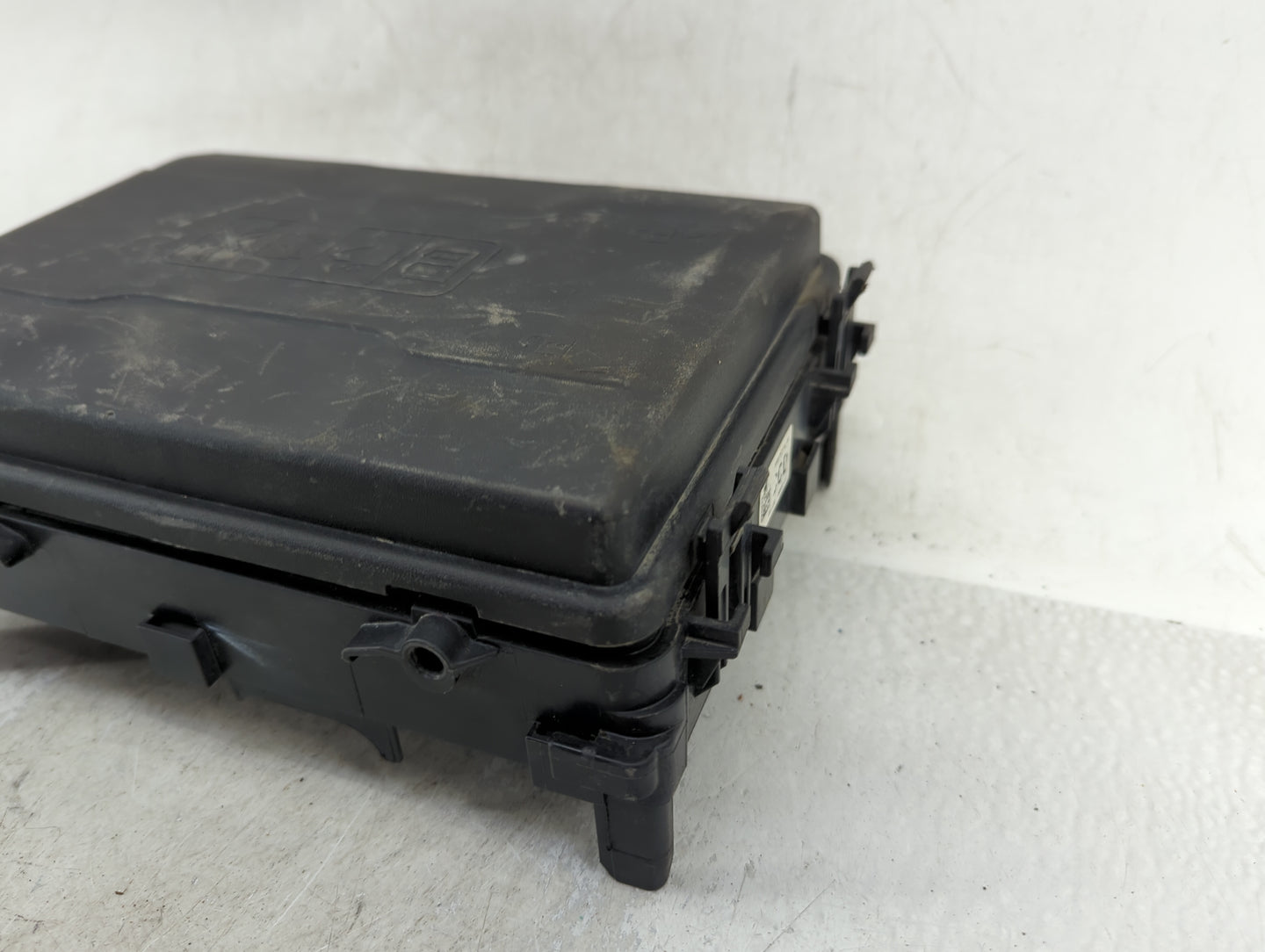 2017-2019 Gmc Sierra 2500 Fusebox Fuse Box Panel Relay Module Fits Fits 2017 2018 2019 OEM Used Auto Parts - Oemusedautopart