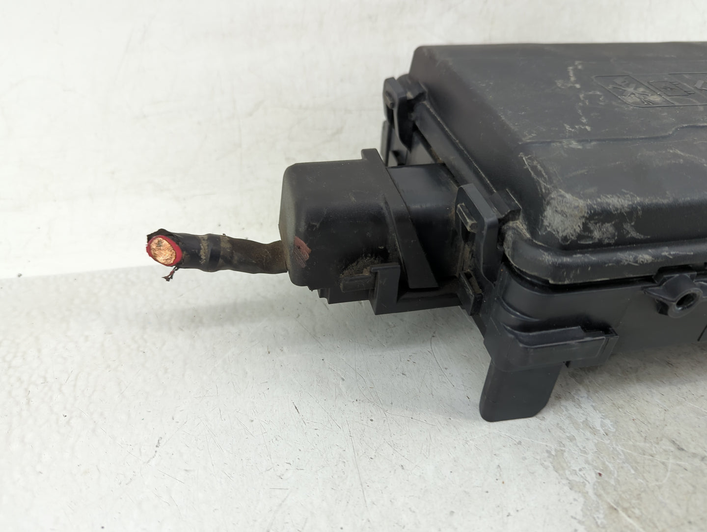 2017-2019 Gmc Sierra 2500 Fusebox Fuse Box Panel Relay Module Fits Fits 2017 2018 2019 OEM Used Auto Parts - Oemusedautopart
