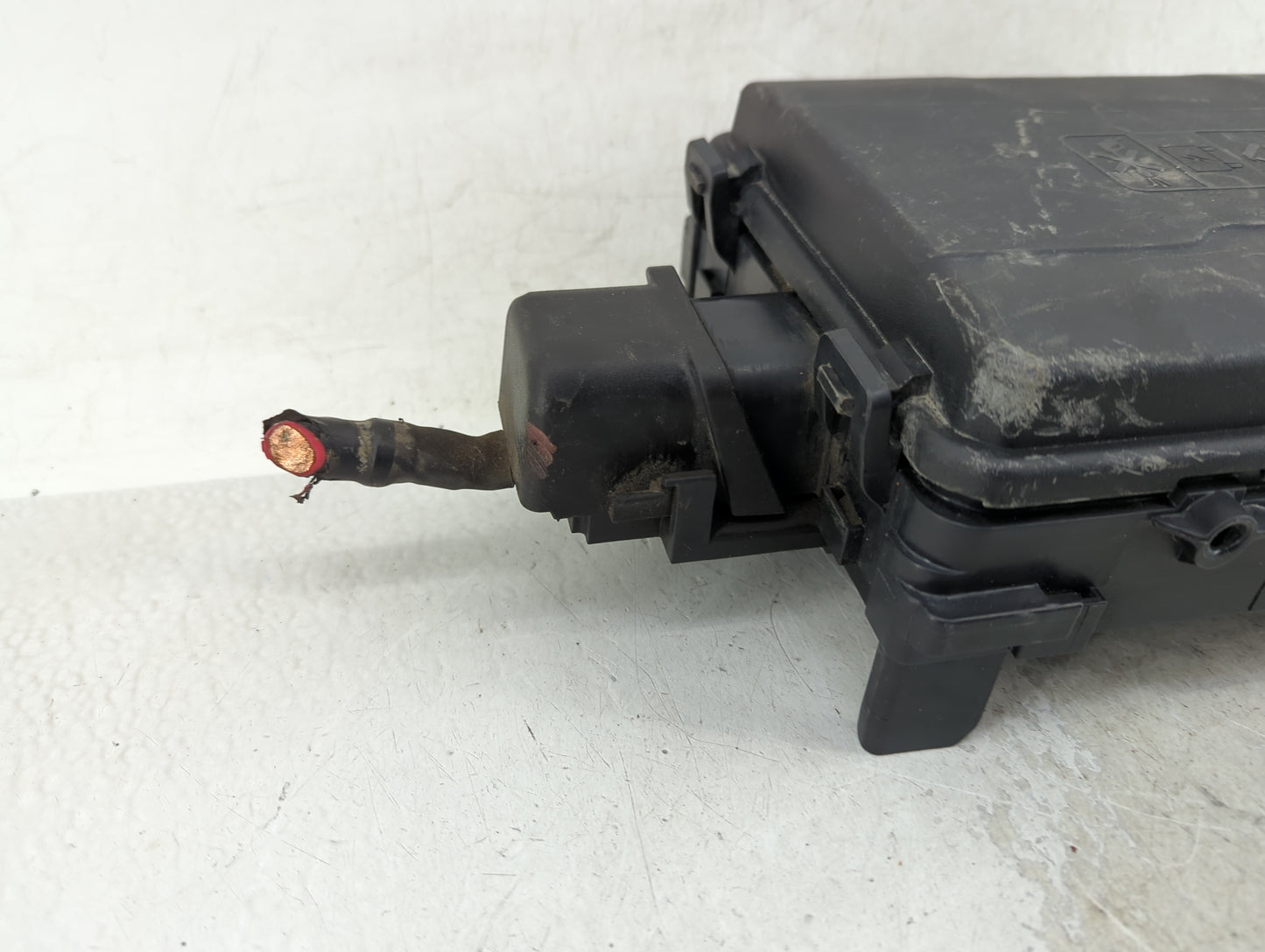 2017-2019 Gmc Sierra 2500 Fusebox Fuse Box Panel Relay Module Fits Fits 2017 2018 2019 OEM Used Auto Parts - Oemusedautopart