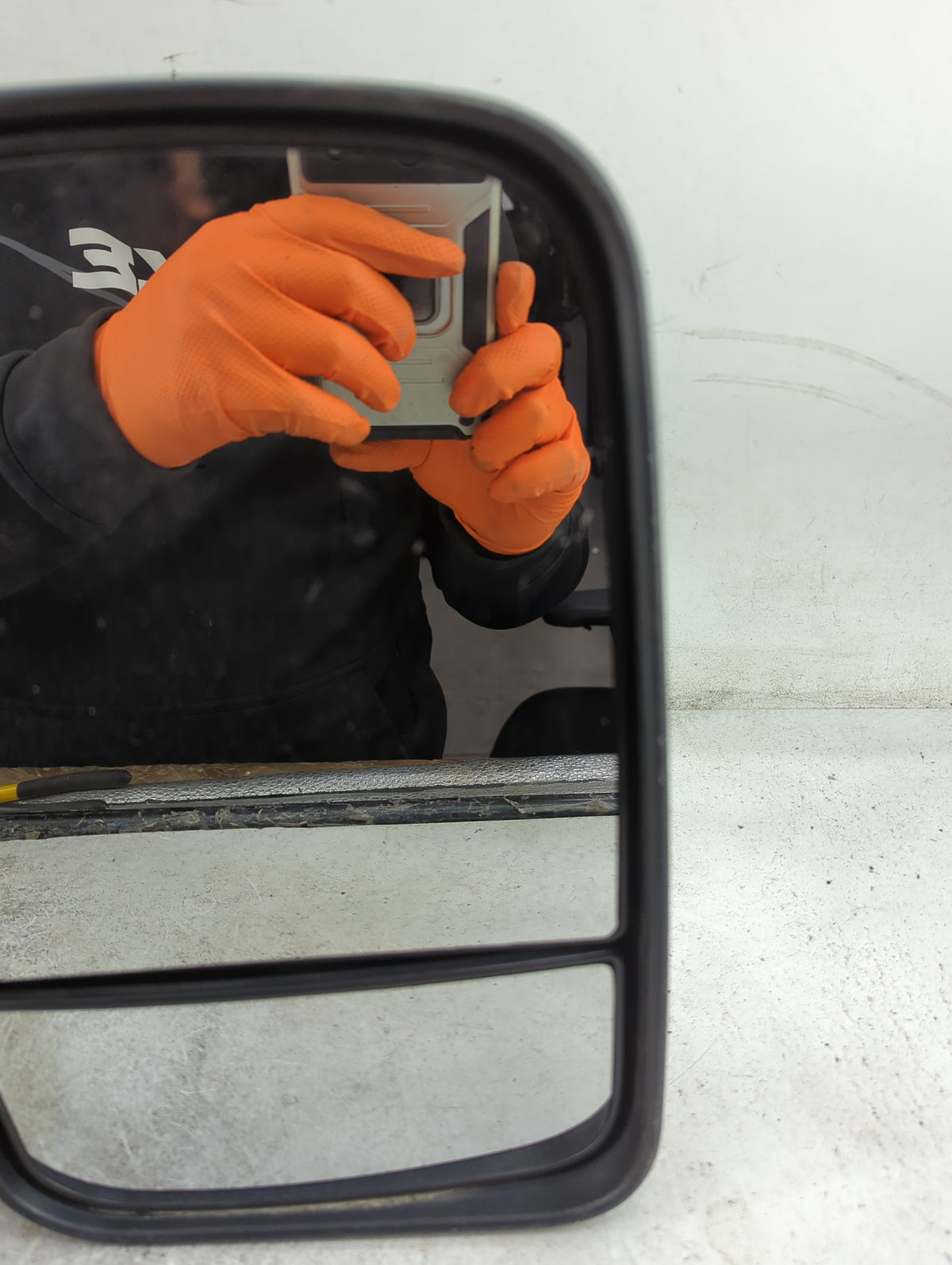2015-2019 Gmc Sierra 2500 Passenger Side View Mirror - Right Door Mirror OEM Used - Oemusedautoparts1.com