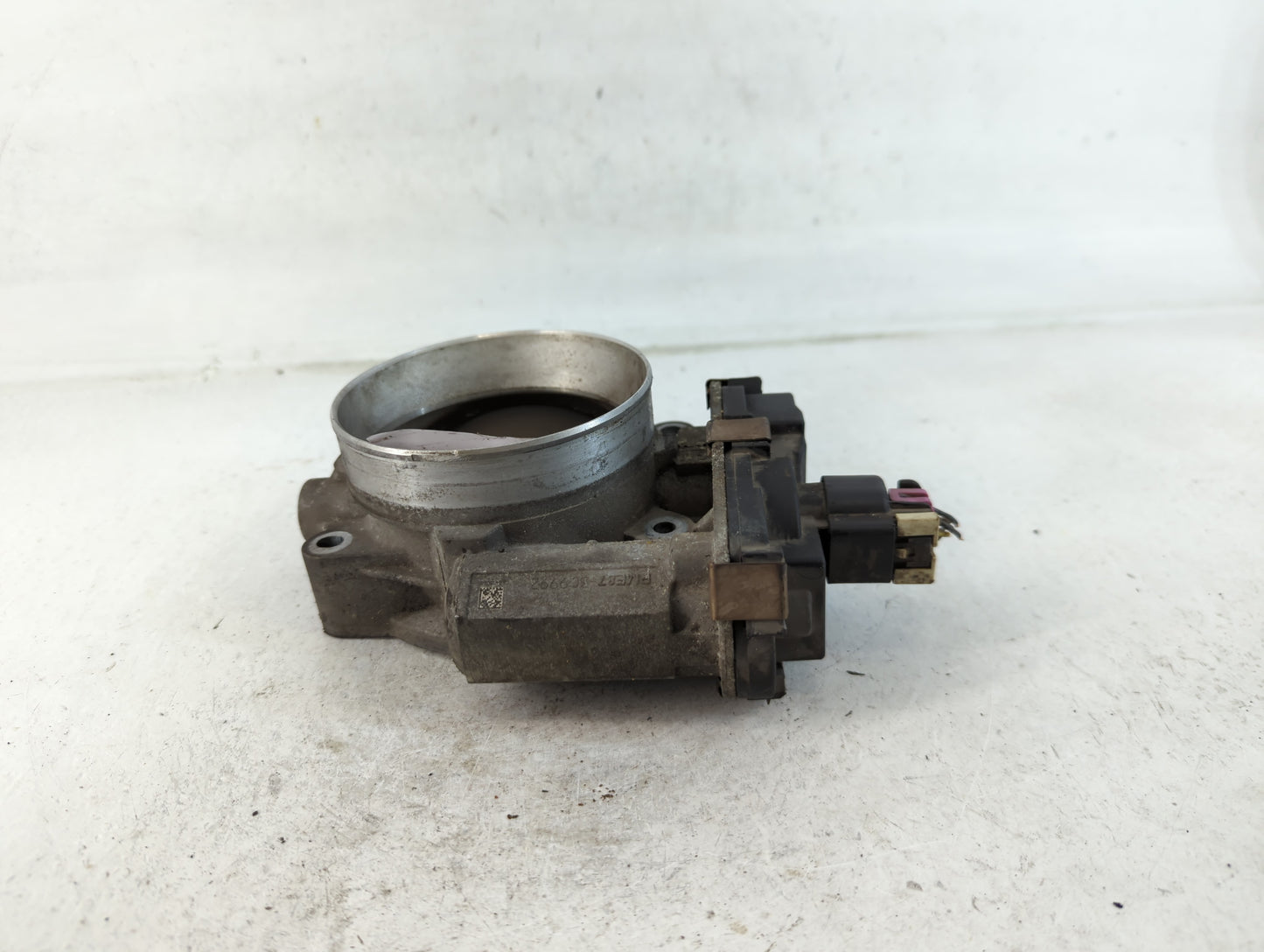 2009-2015 Gmc Sierra 2500 Throttle Body P/N:RME87-3C9992 Fits Fits 2009 2010 2011 2012 2013 2014 2015 OEM Used Auto Parts - 