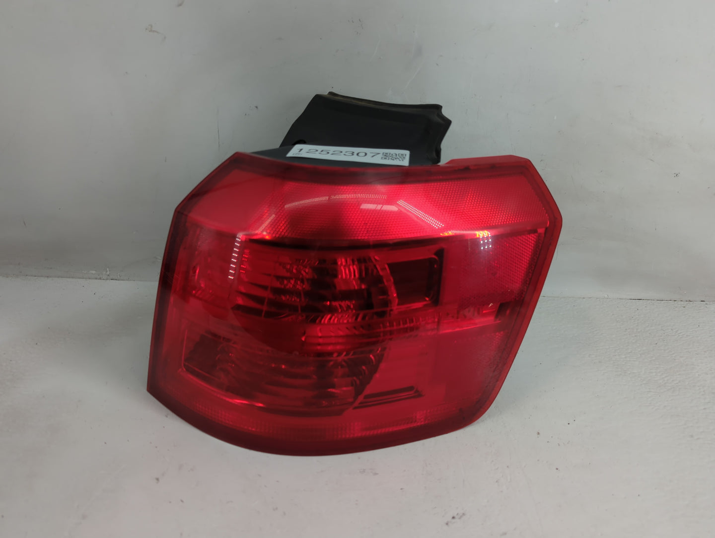 2013-2017 Gmc Terrain Tail Light Assembly Passenger Right OEM Fits Fits 2013 2014 2015 2016 2017 OEM Used Auto Parts - Oemus