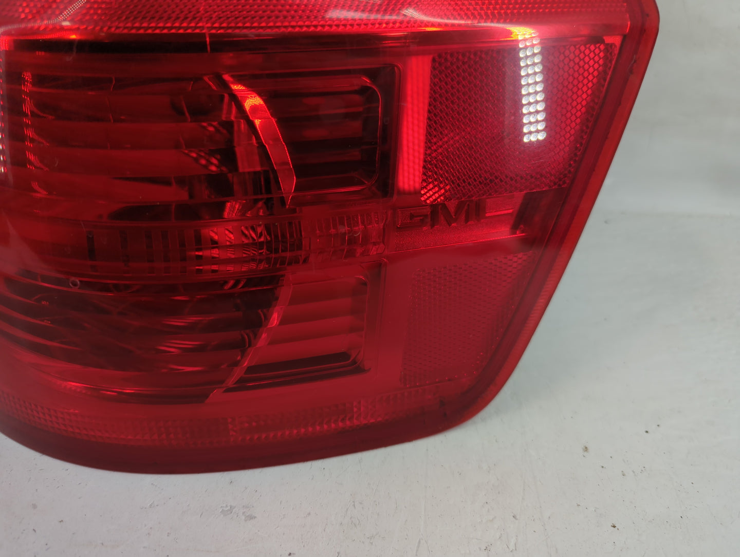 2013-2017 Gmc Terrain Tail Light Assembly Passenger Right OEM Fits Fits 2013 2014 2015 2016 2017 OEM Used Auto Parts - Oemus