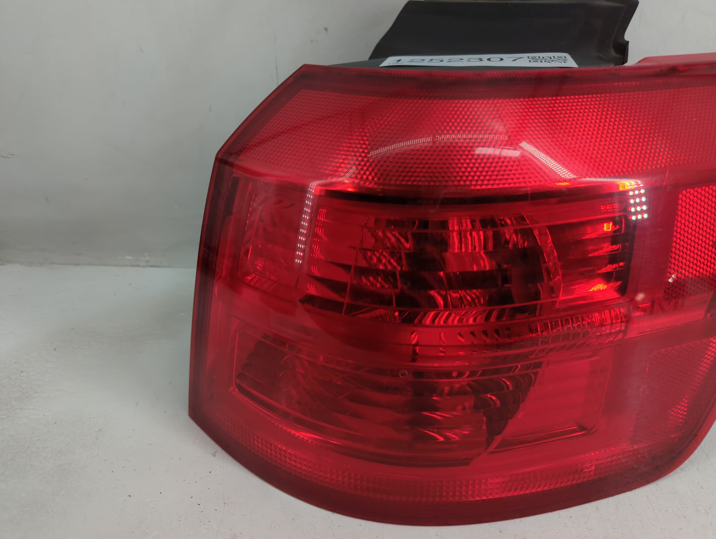 2013-2017 Gmc Terrain Tail Light Assembly Passenger Right OEM Fits Fits 2013 2014 2015 2016 2017 OEM Used Auto Parts - Oemus