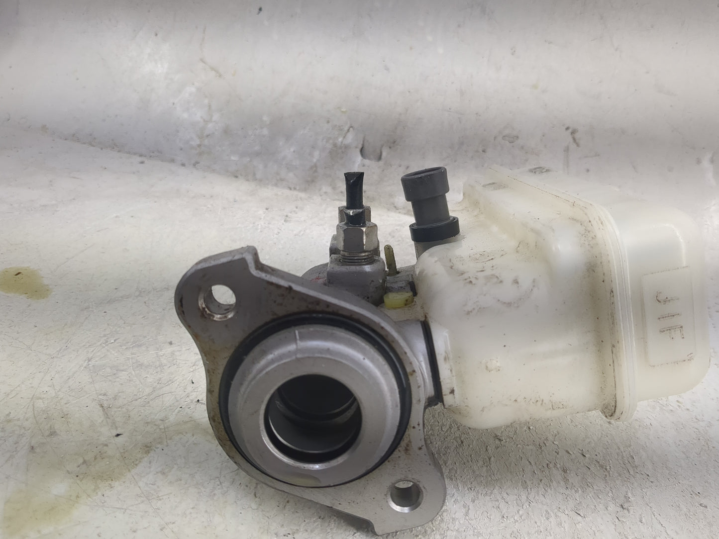 2011-2017 Gmc Terrain Brake Master Cylinder 1497662 - Oemusedautoparts1.com