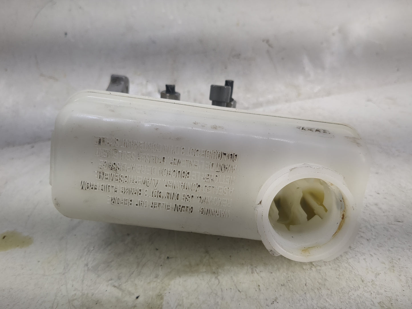 2011-2017 Gmc Terrain Brake Master Cylinder 1497662 - Oemusedautoparts1.com