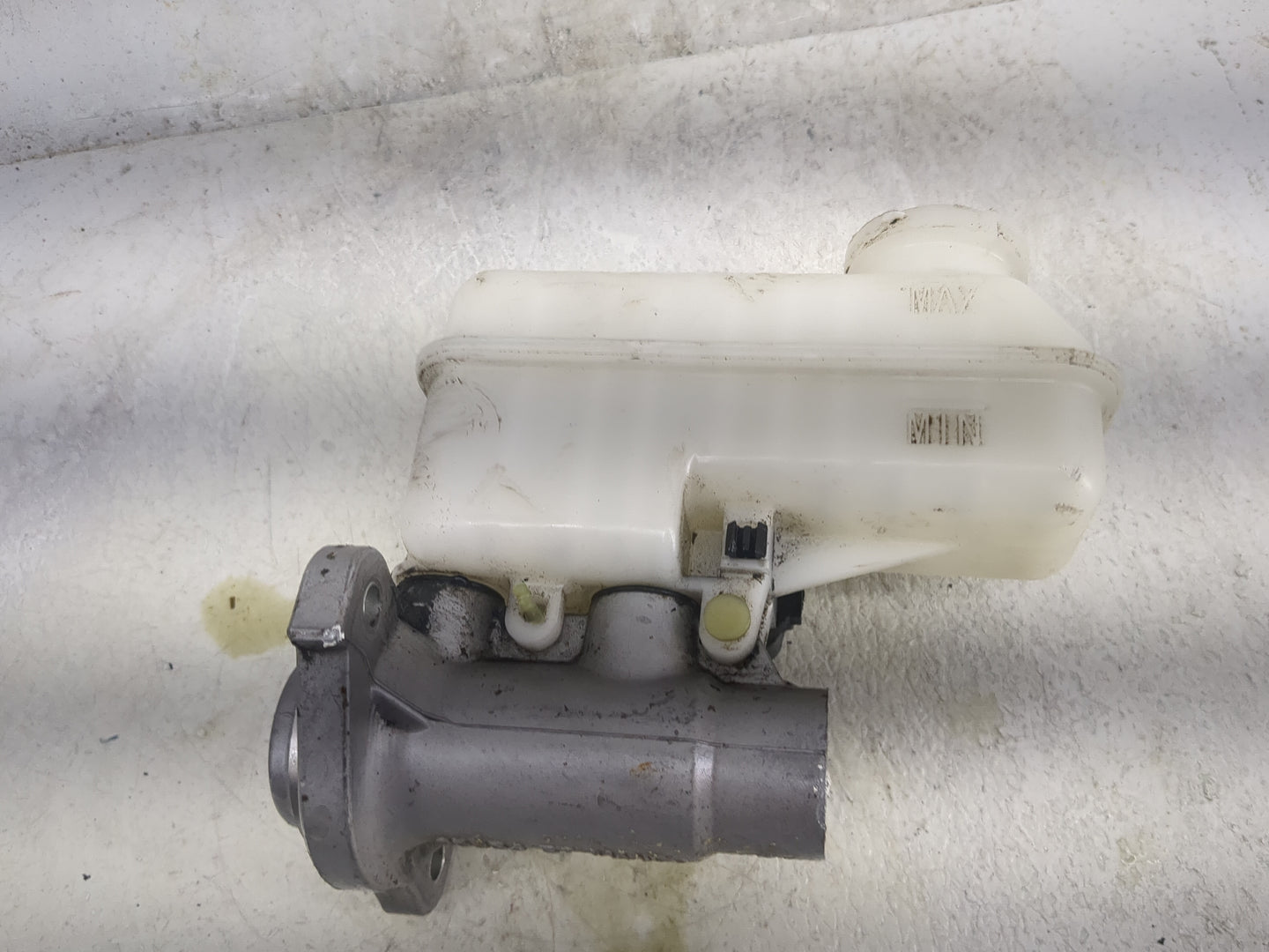 2011-2017 Gmc Terrain Brake Master Cylinder 1497662 - Oemusedautoparts1.com