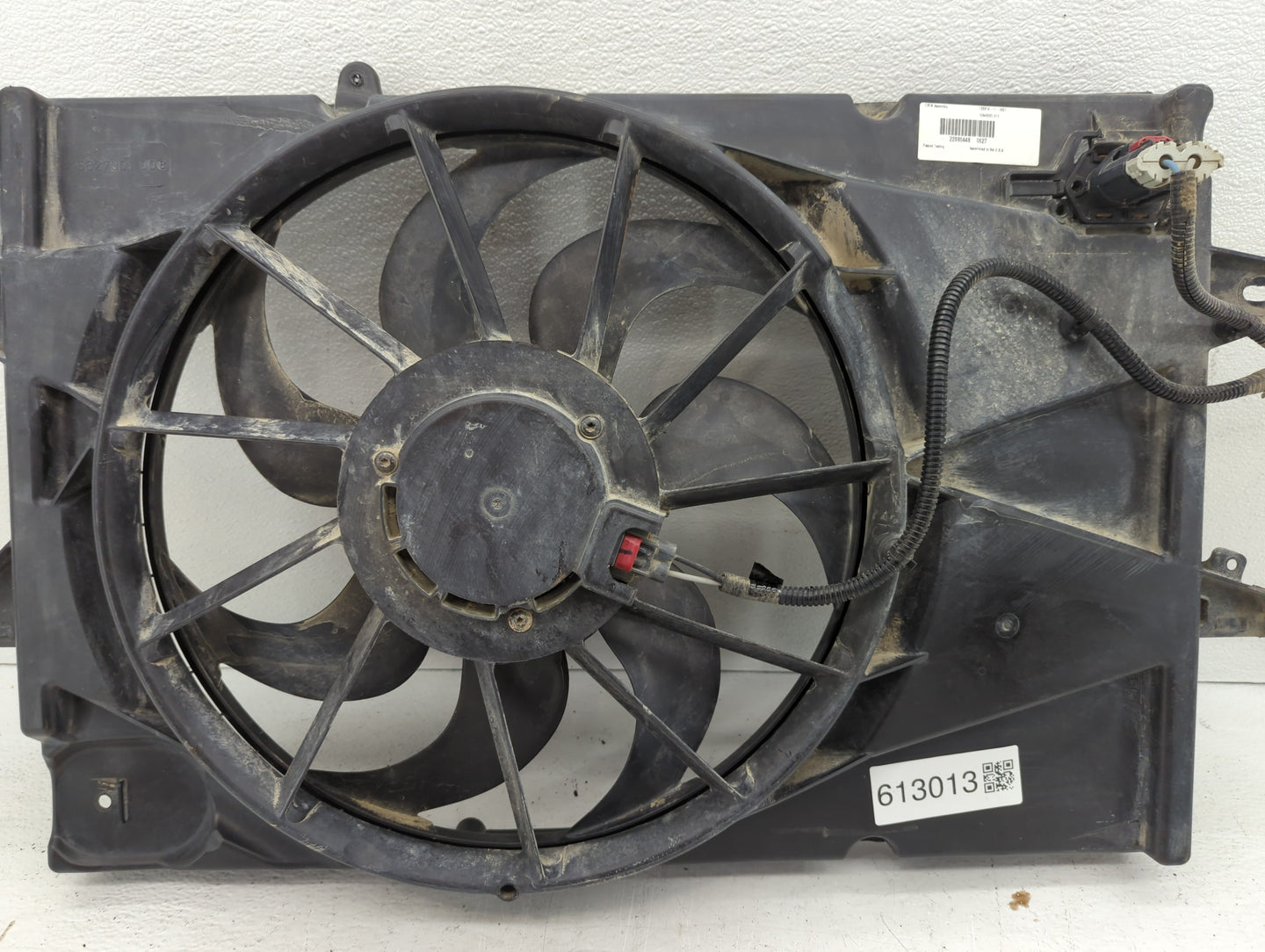 2010-2017 Gmc Terrain Left Radiator Fan Motor Assembly Black - Oemusedautoparts1.com