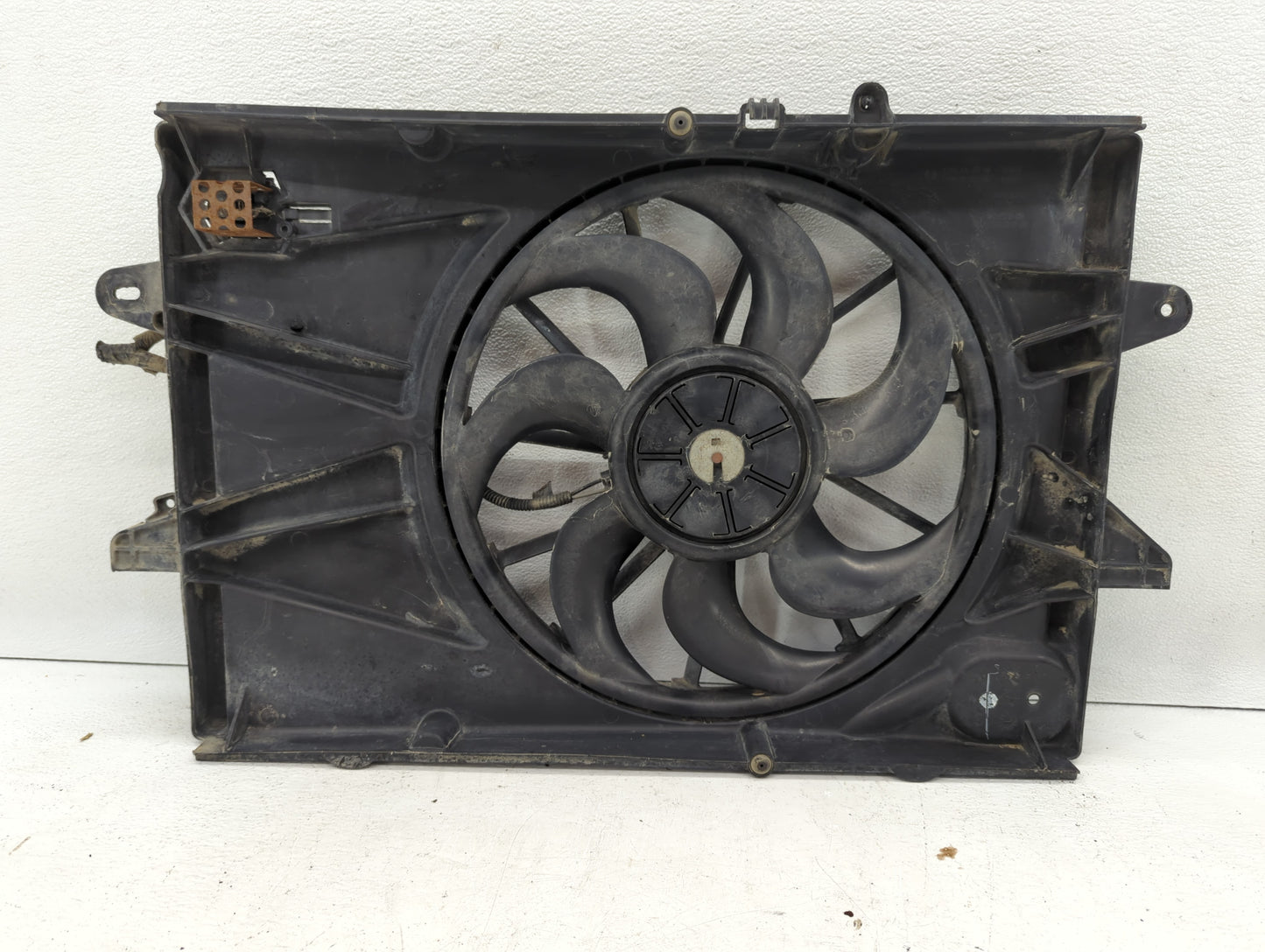 2010-2017 Gmc Terrain Left Radiator Fan Motor Assembly Black - Oemusedautoparts1.com