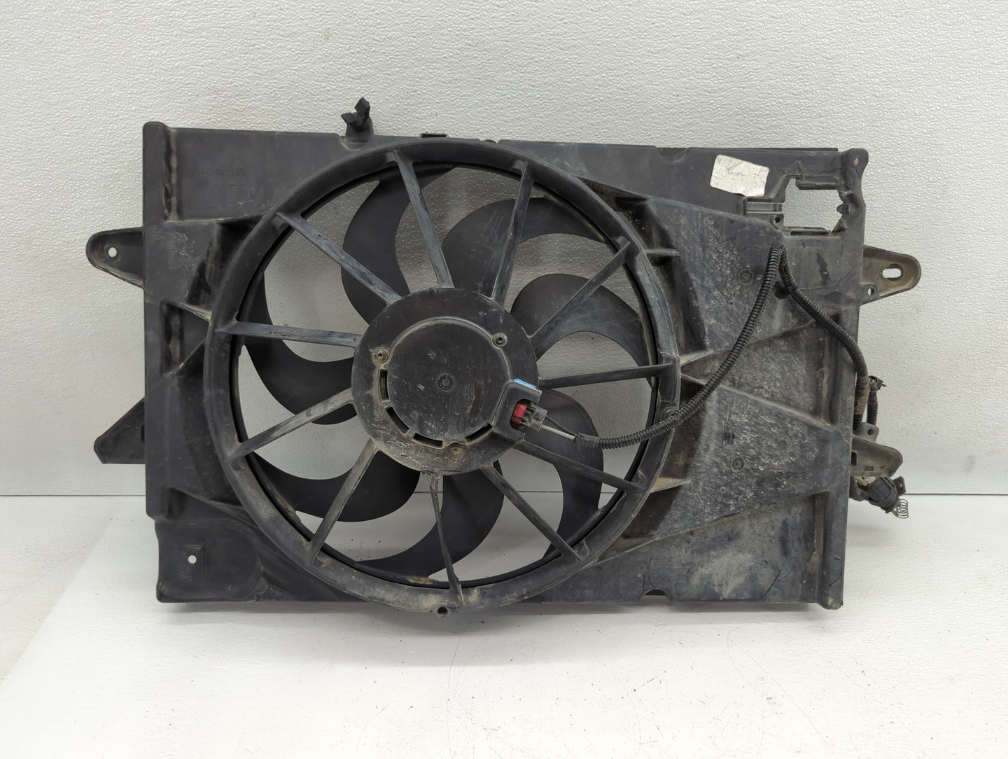 2010-2017 Gmc Terrain Left Radiator Fan Motor Assembly Black 617357 - Oemusedautoparts1.com