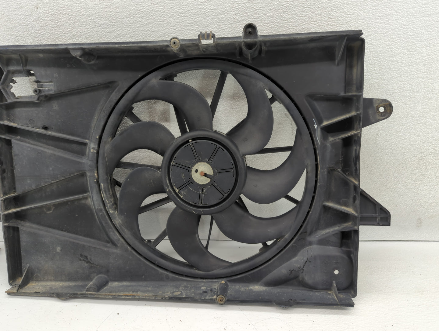 2010-2017 Gmc Terrain Left Radiator Fan Motor Assembly Black - Oemusedautoparts1.com
