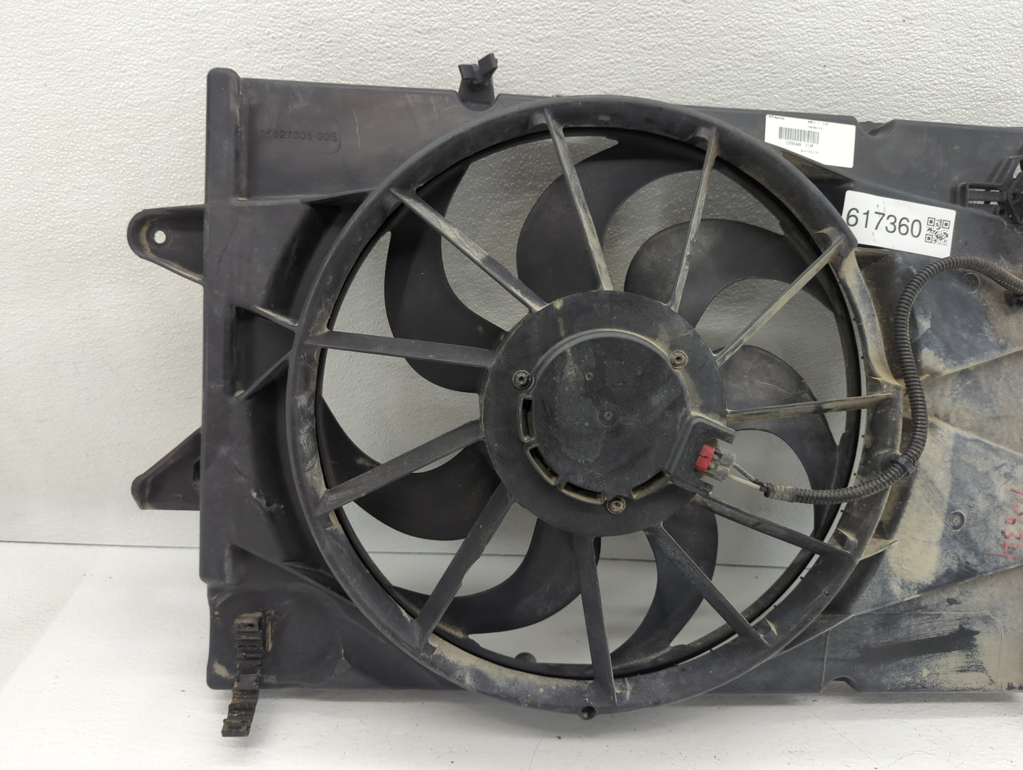 2010-2017 Gmc Terrain Left Radiator Fan Motor Assembly Black 617360 - Oemusedautoparts1.com