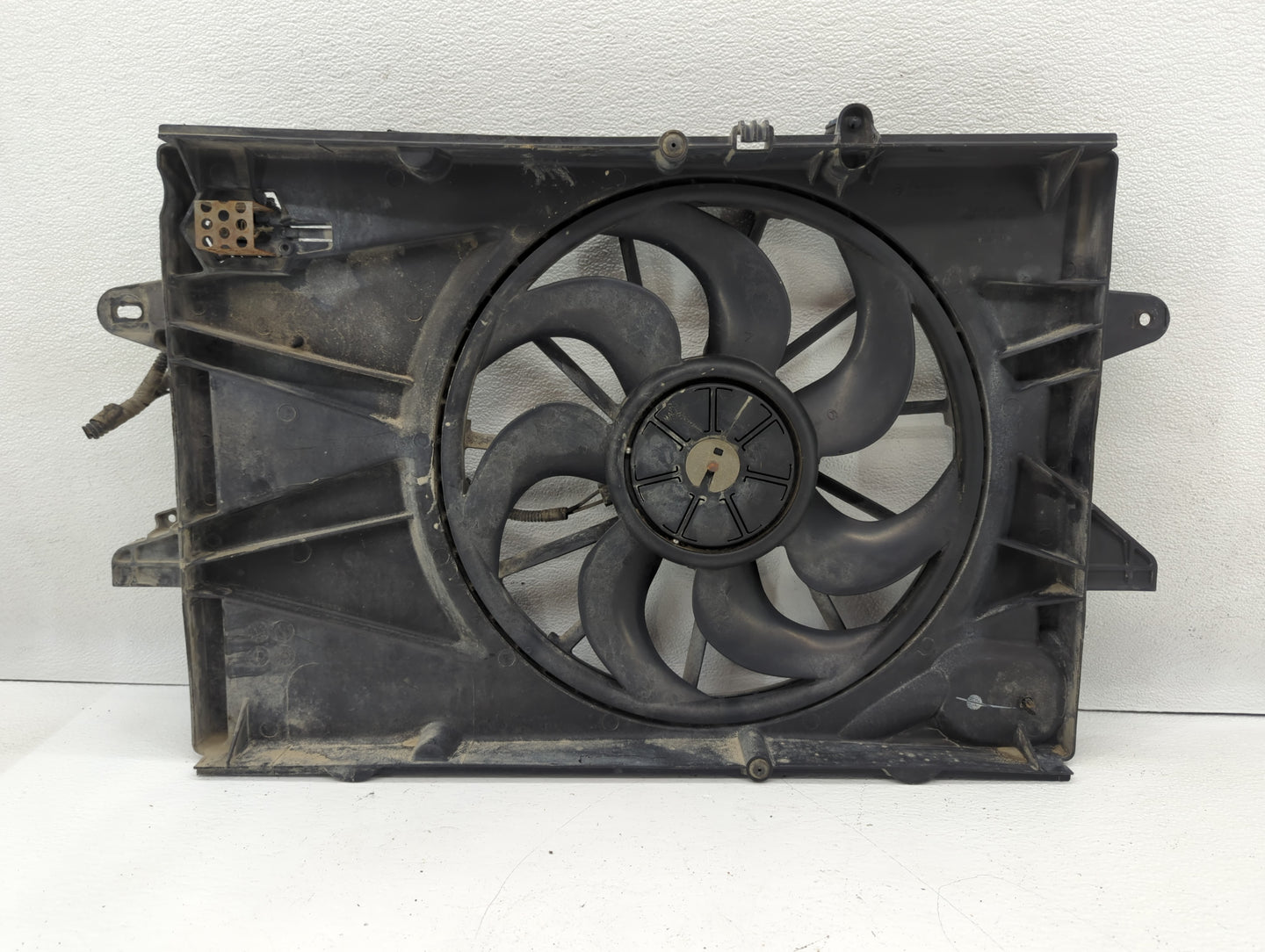 2010-2017 Gmc Terrain Left Radiator Fan Motor Assembly Black - Oemusedautoparts1.com