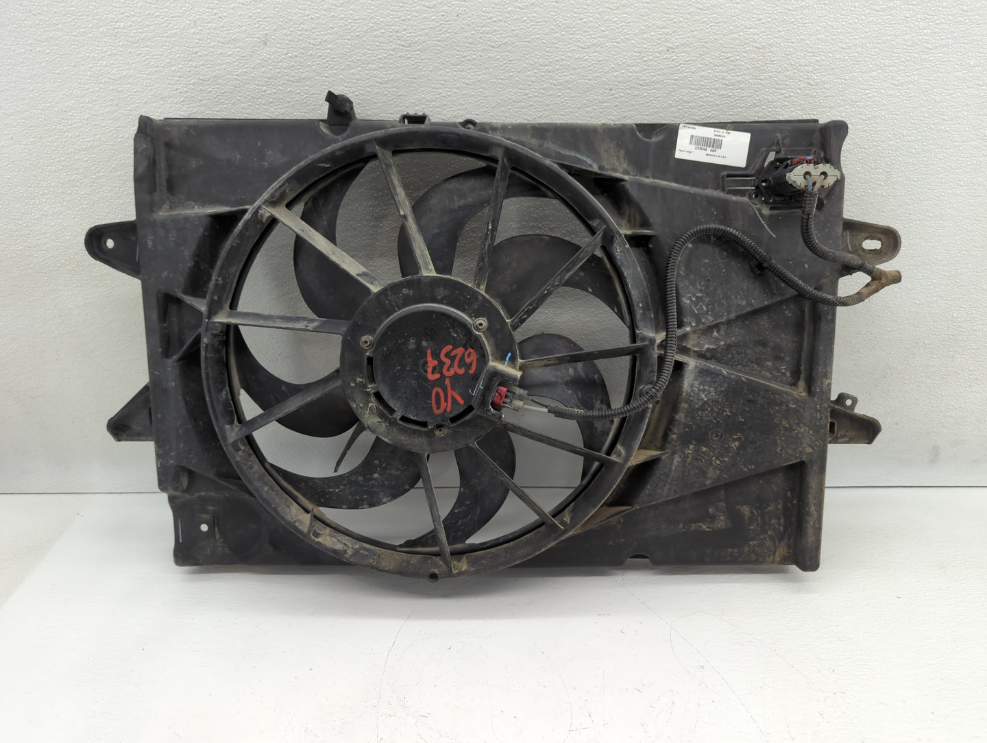 2010-2017 Gmc Terrain Left Radiator Fan Motor Assembly Black - Oemusedautoparts1.com