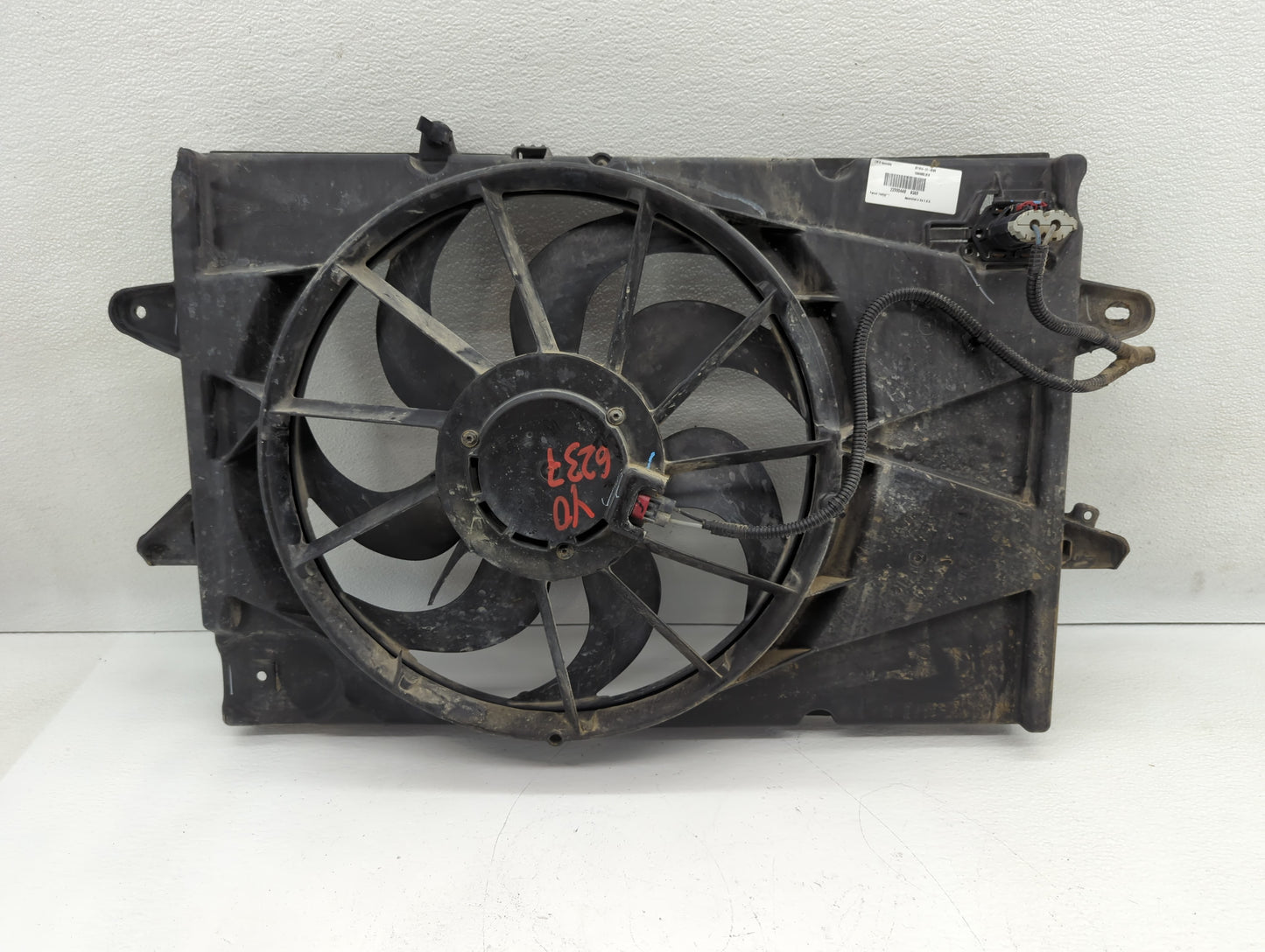 2010-2017 Gmc Terrain Left Radiator Fan Motor Assembly Black - Oemusedautoparts1.com