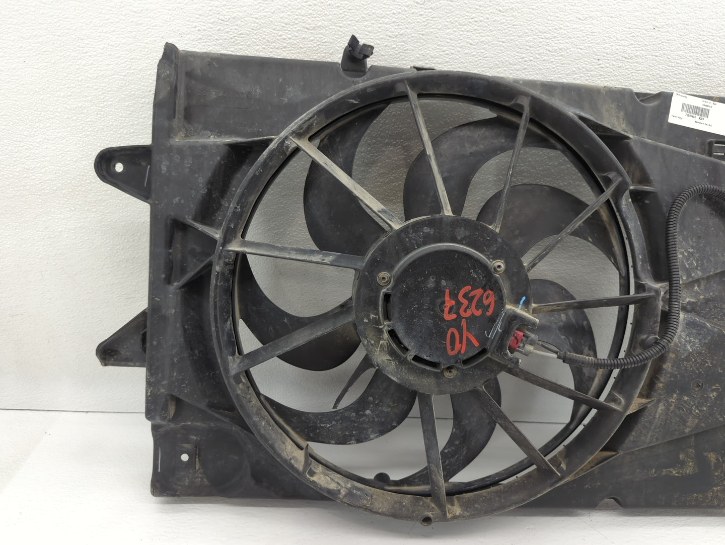 2010-2017 Gmc Terrain Left Radiator Fan Motor Assembly Black - Oemusedautoparts1.com