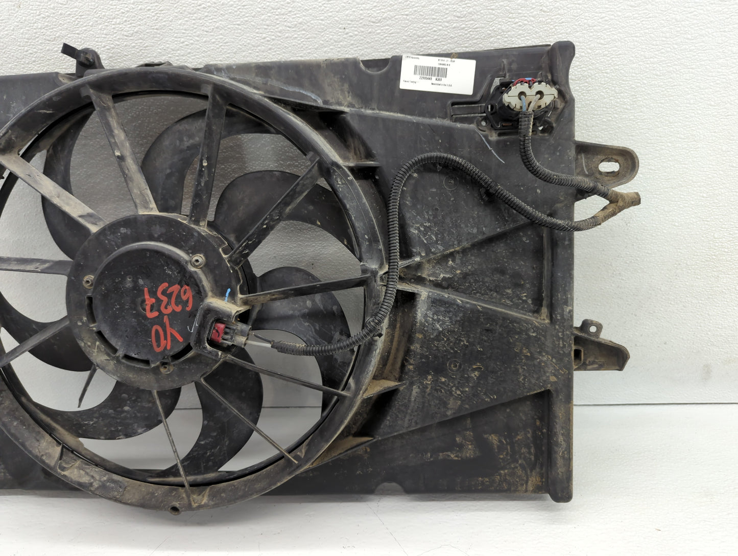 2010-2017 Gmc Terrain Left Radiator Fan Motor Assembly Black - Oemusedautoparts1.com