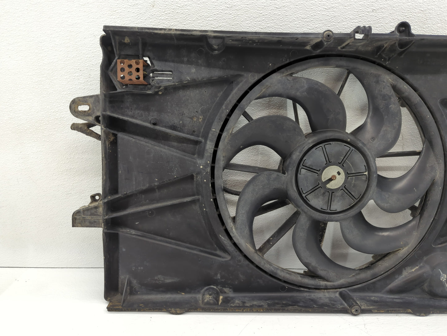2010-2017 Gmc Terrain Left Radiator Fan Motor Assembly Black - Oemusedautoparts1.com