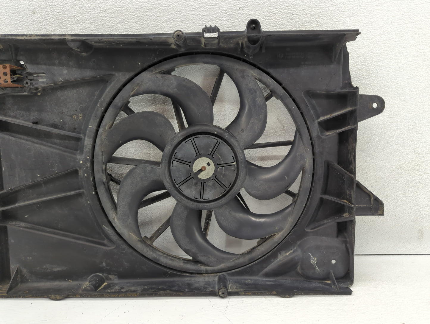 2010-2017 Gmc Terrain Left Radiator Fan Motor Assembly Black - Oemusedautoparts1.com
