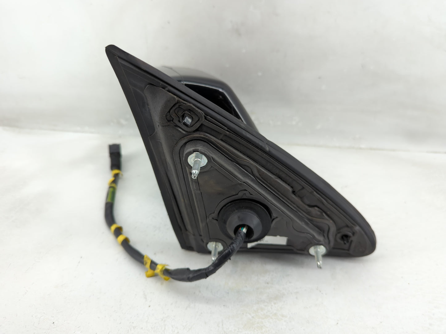 2015-2020 Gmc Yukon Driver Side View Mirror - Left Door Mirror OEM Used - Oemusedautoparts1.com