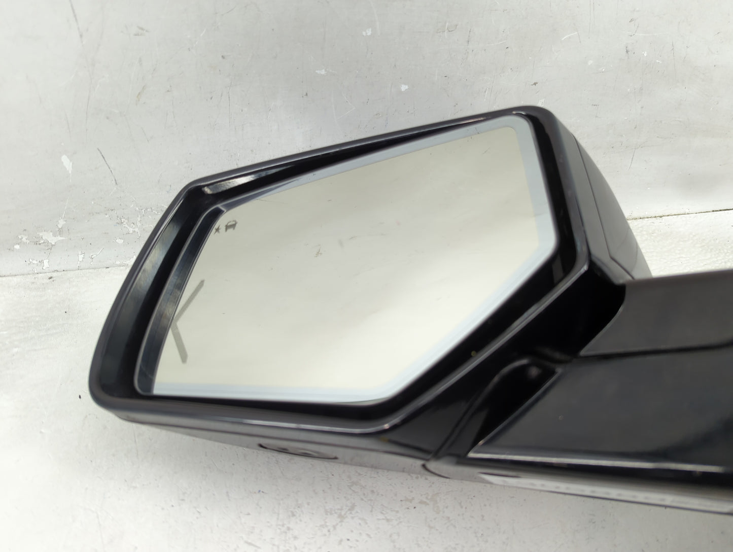 2015-2020 Gmc Yukon Driver Side View Mirror - Left Door Mirror OEM Used - Oemusedautoparts1.com