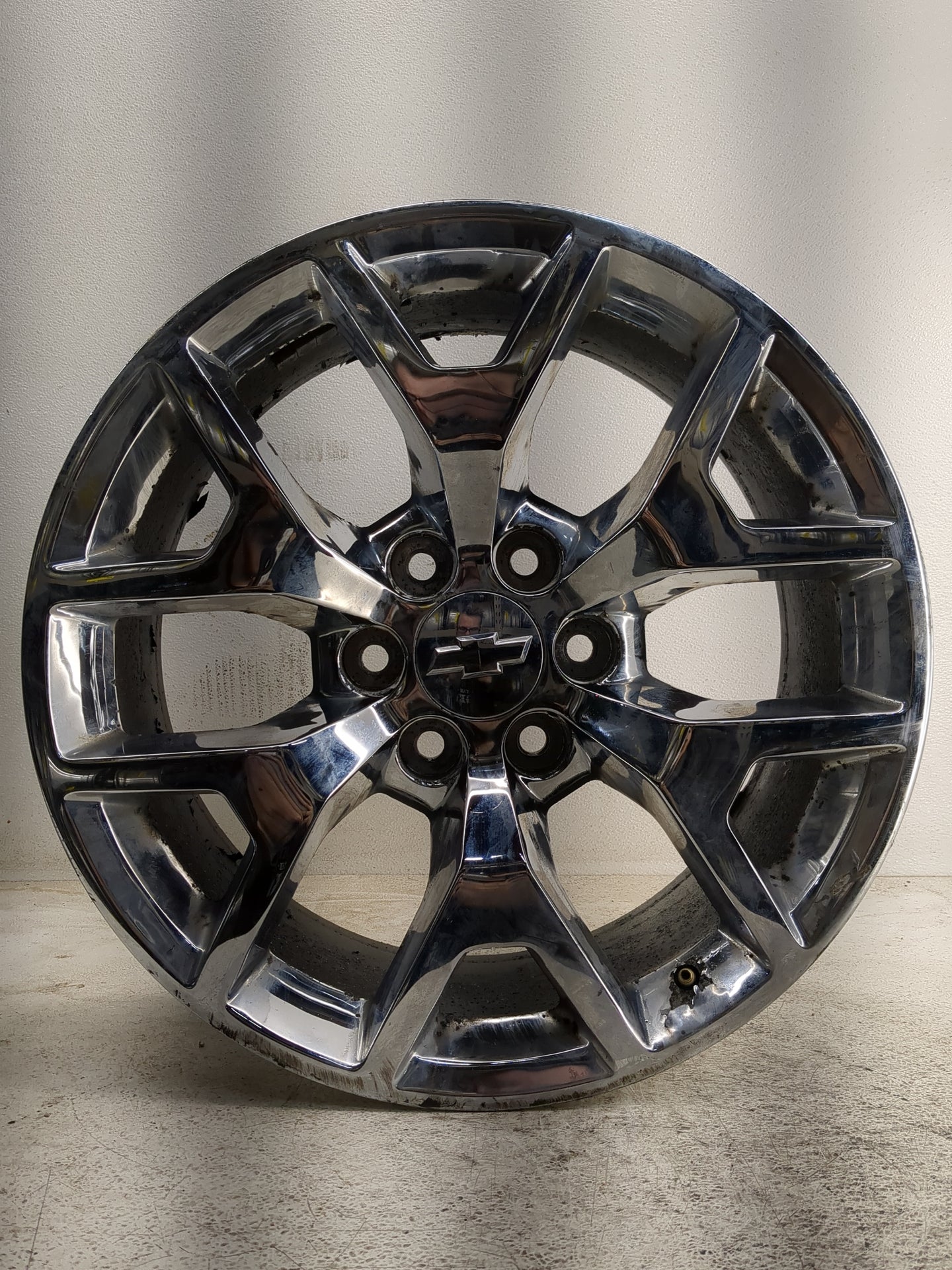 2015-2020 Gmc Yukon Oem Wheel Rim 1377397 - Oemusedautoparts1.com