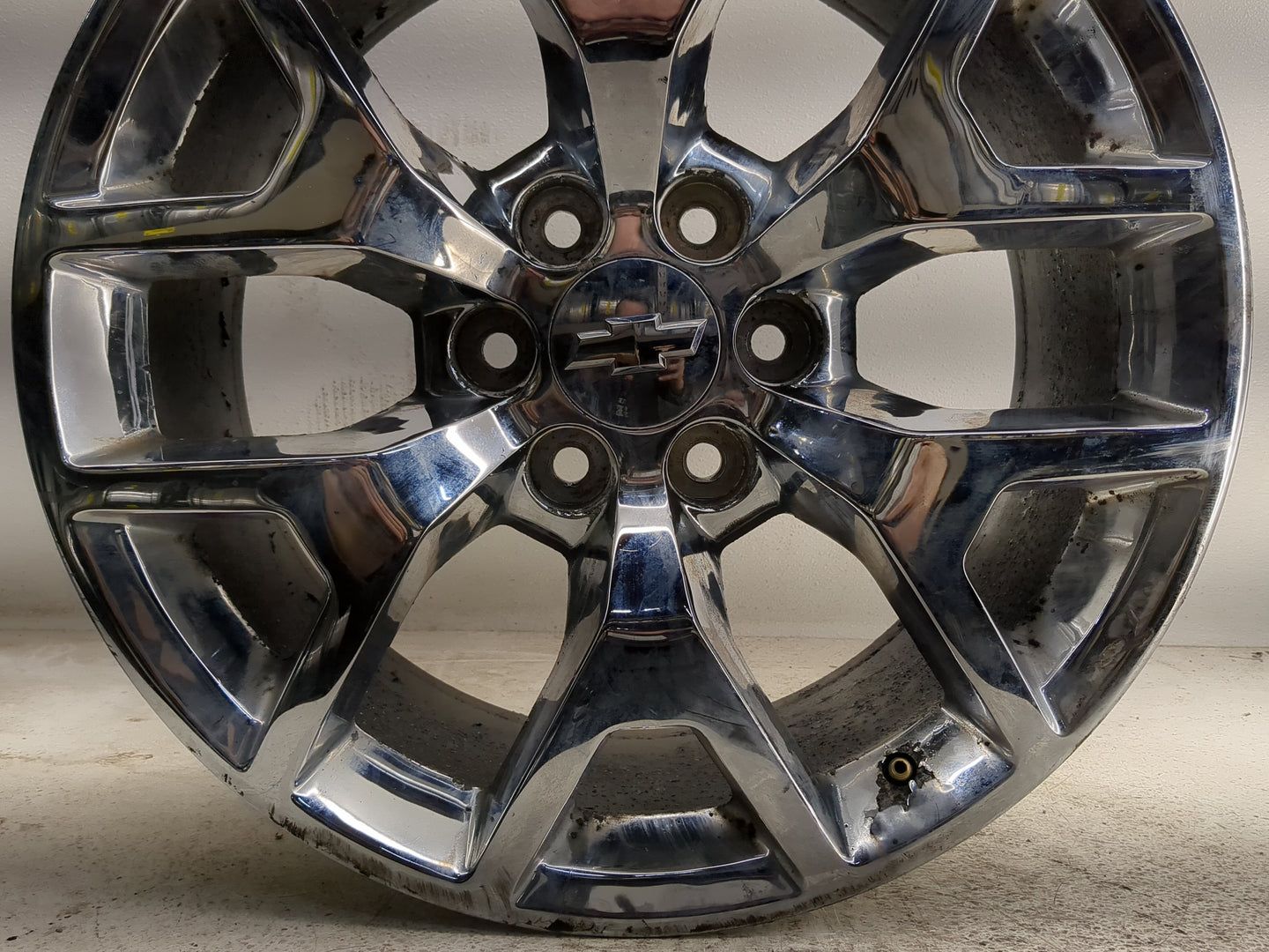 2015-2020 Gmc Yukon Oem Wheel Rim 1377397 - Oemusedautoparts1.com
