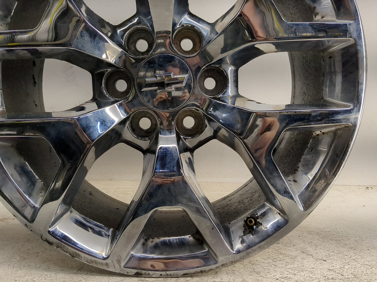 2015-2020 Gmc Yukon Oem Wheel Rim 1377397 - Oemusedautoparts1.com