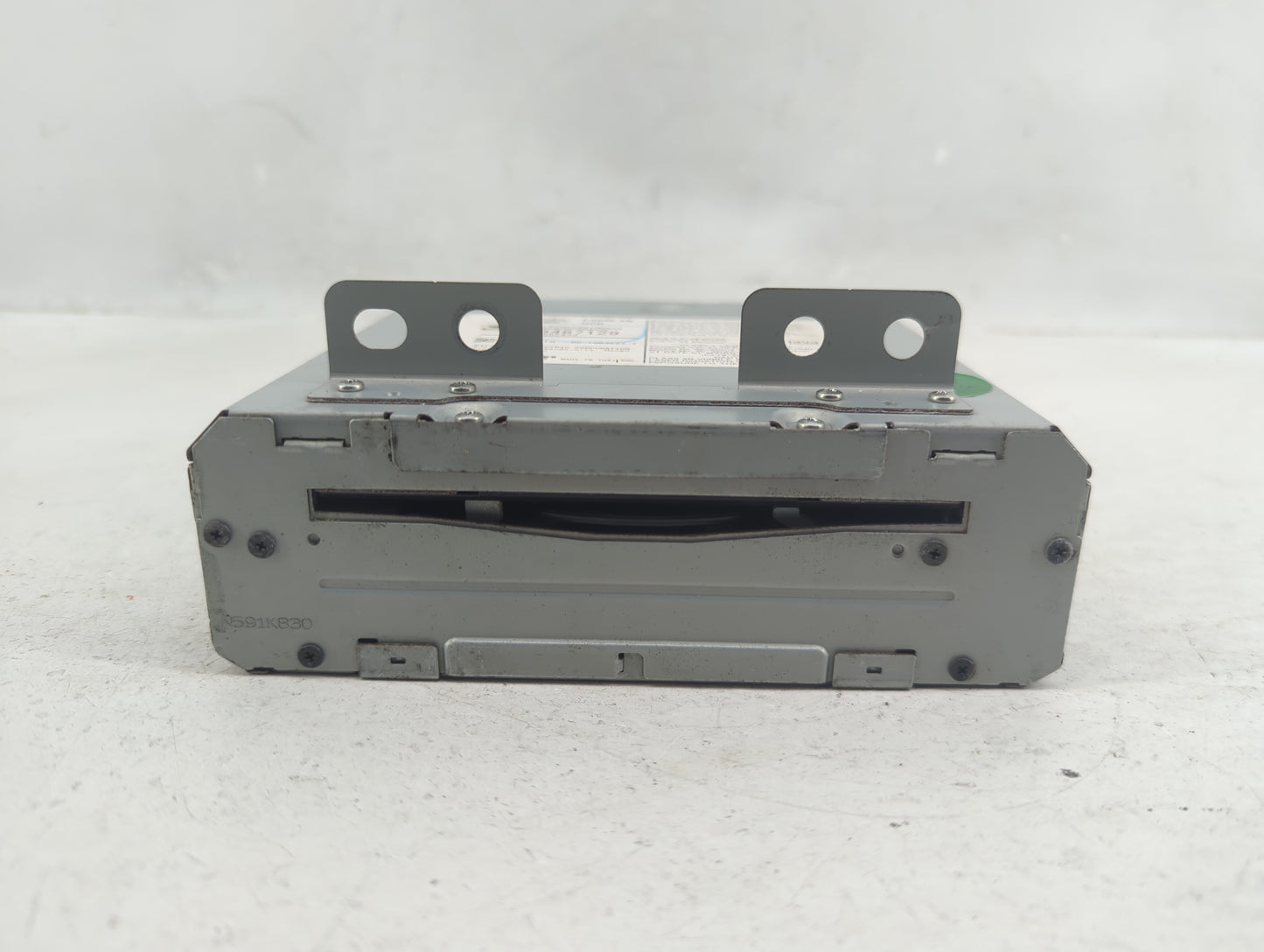 2015 Gmc Yukon Radio AM FM Cd Player Receiver Replacement P/N:23487129 Fits OEM Used Auto Parts - Oemusedautoparts1.com