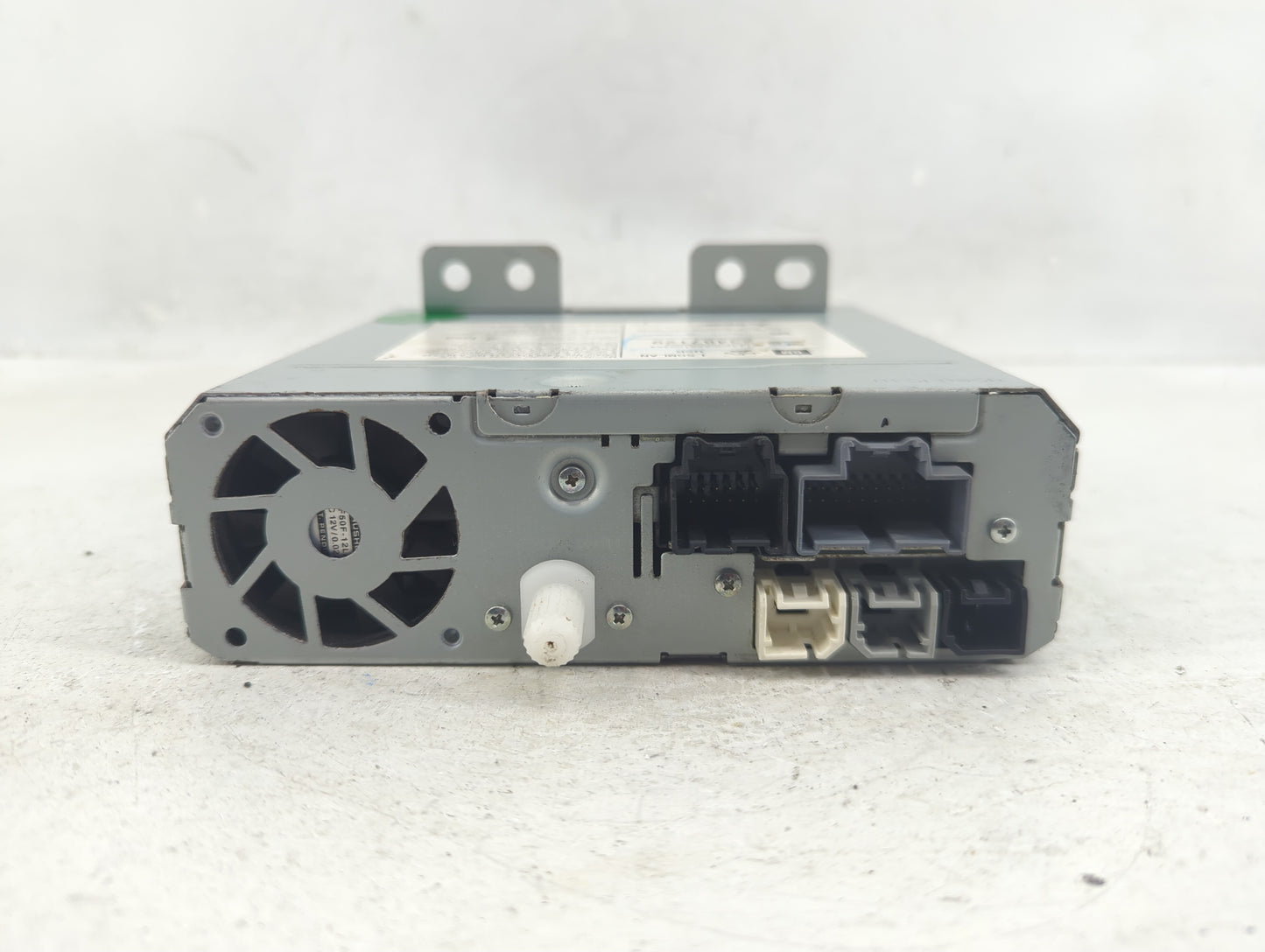 2015 Gmc Yukon Radio AM FM Cd Player Receiver Replacement P/N:23487129 Fits OEM Used Auto Parts - Oemusedautoparts1.com