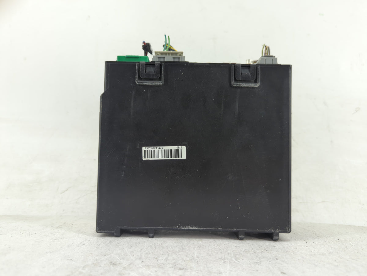 2015 Gmc Yukon Radio AM FM Cd Player Receiver Replacement P/N:13596606 Fits OEM Used Auto Parts - Oemusedautoparts1.com