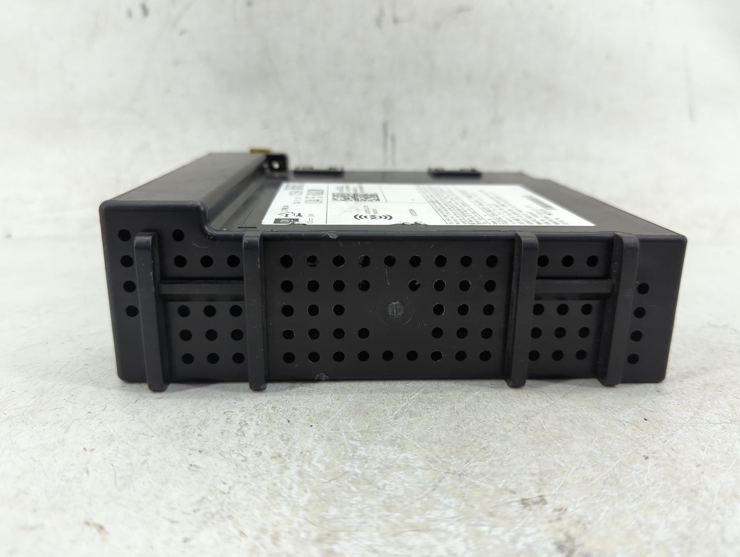 2015 Gmc Yukon Radio AM FM Cd Player Receiver Replacement P/N:13598663 Fits OEM Used Auto Parts - Oemusedautoparts1.com