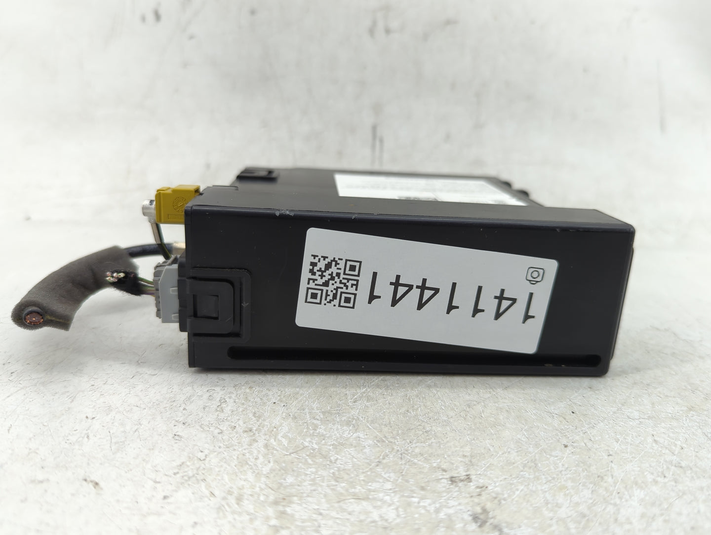2015 Gmc Yukon Radio AM FM Cd Player Receiver Replacement P/N:13598663 Fits OEM Used Auto Parts - Oemusedautoparts1.com