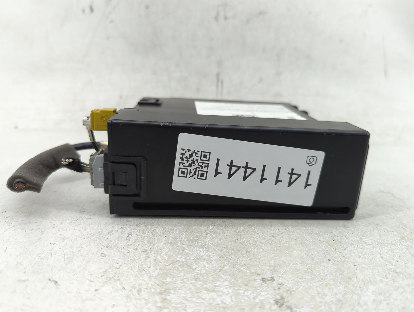 2015 Gmc Yukon Radio AM FM Cd Player Receiver Replacement P/N:13598663 Fits OEM Used Auto Parts - Oemusedautoparts1.com