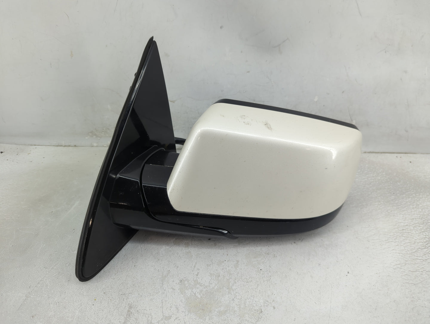 2015-2020 Gmc Yukon Driver Side View Mirror - Left Door Mirror OEM Used - Oemusedautoparts1.com