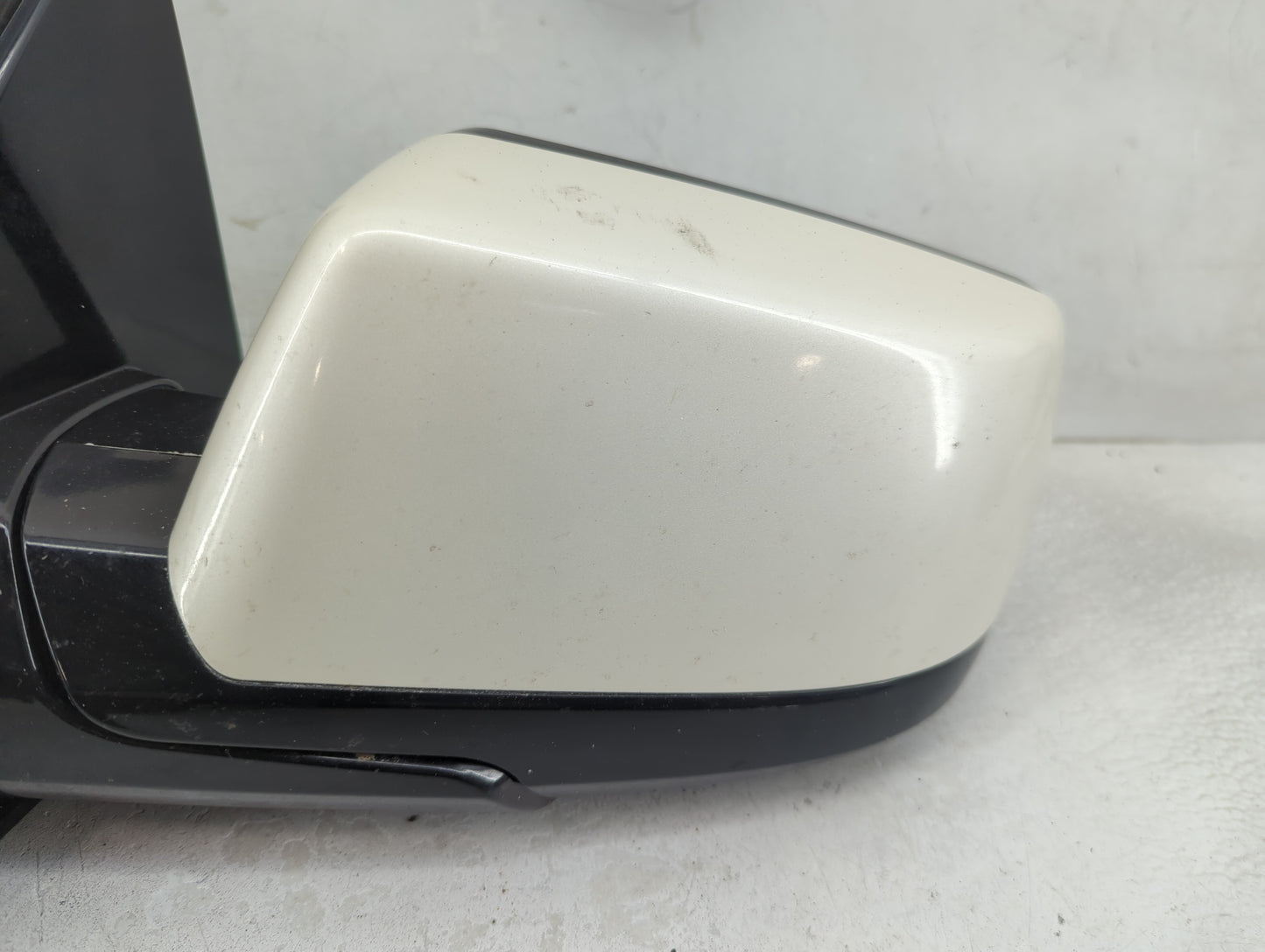 2015-2020 Gmc Yukon Driver Side View Mirror - Left Door Mirror OEM Used - Oemusedautoparts1.com