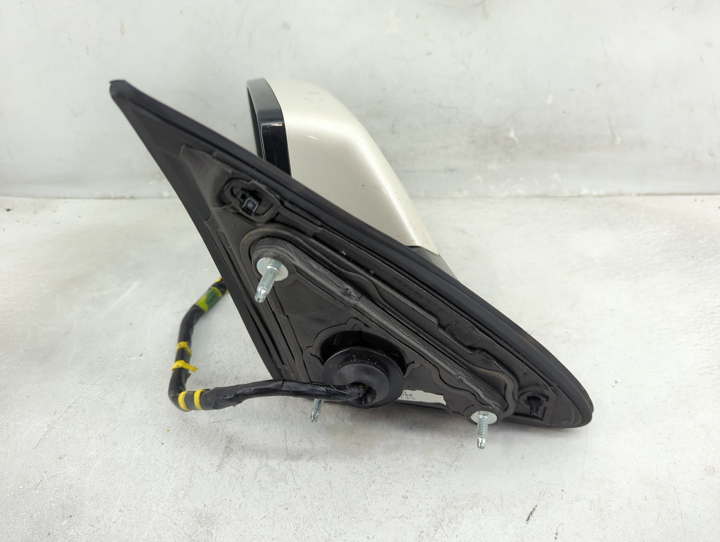 2015-2020 Gmc Yukon Driver Side View Mirror - Left Door Mirror OEM Used - Oemusedautoparts1.com