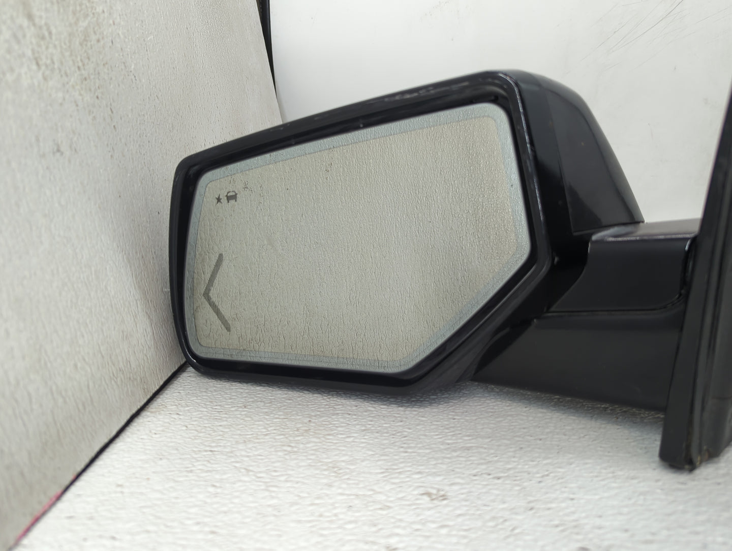 2015-2020 Gmc Yukon Driver Side View Mirror - Left Door Mirror OEM Used - Oemusedautoparts1.com