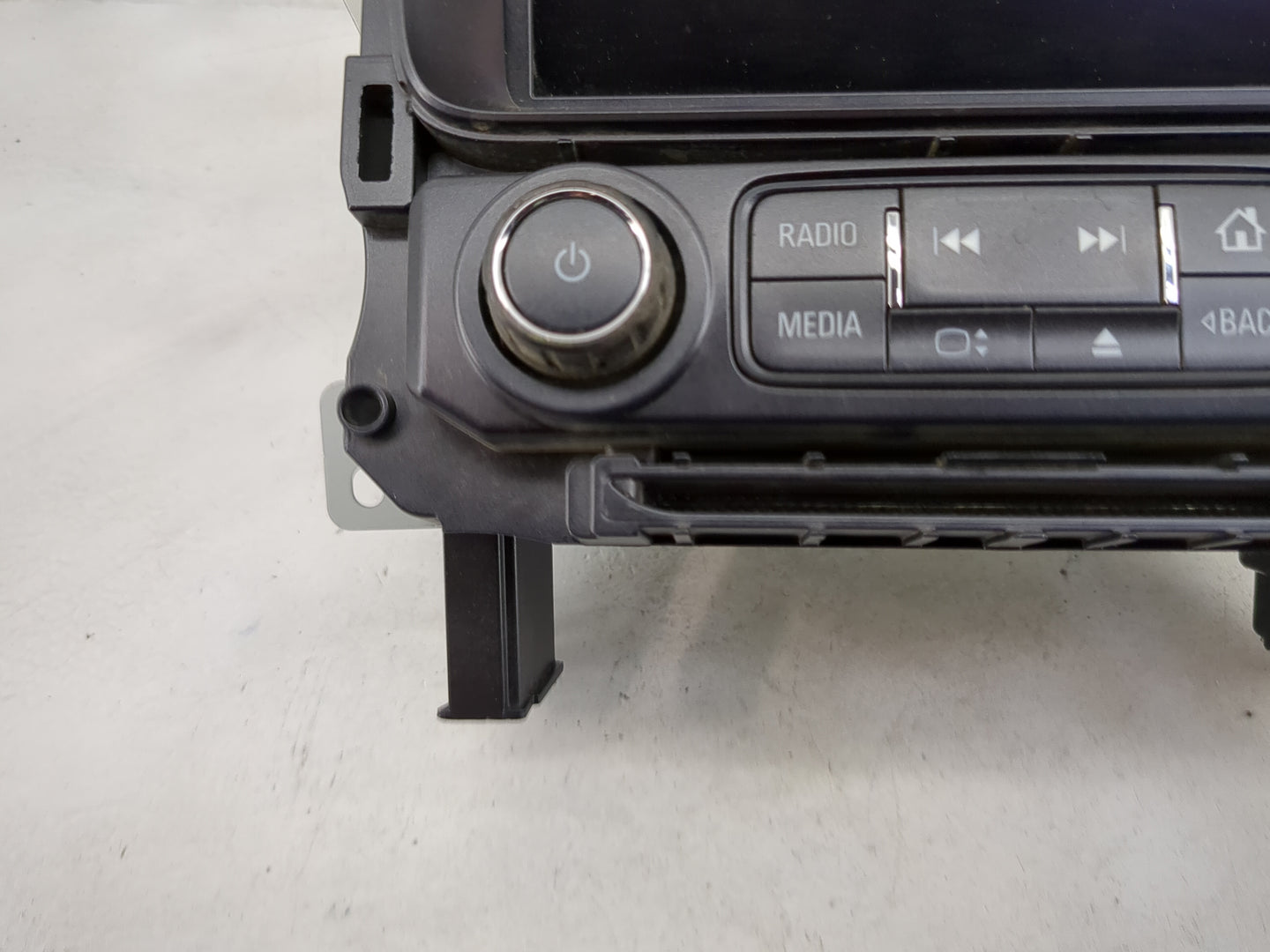 2015 Gmc Yukon Radio AM FM Cd Player Receiver Replacement P/N:19376 Fits OEM Used Auto Parts - Oemusedautoparts1.com