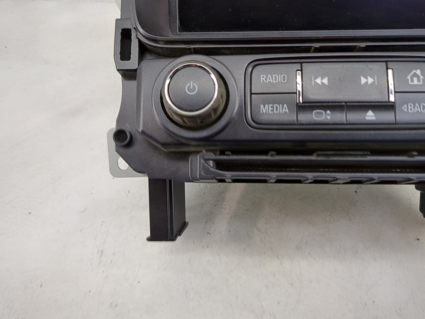 2015 Gmc Yukon Radio AM FM Cd Player Receiver Replacement P/N:19376 Fits OEM Used Auto Parts - Oemusedautoparts1.com