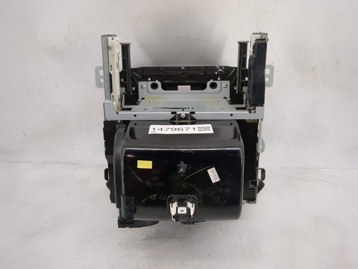 2015 Gmc Yukon Radio AM FM Cd Player Receiver Replacement P/N:19376 Fits OEM Used Auto Parts - Oemusedautoparts1.com
