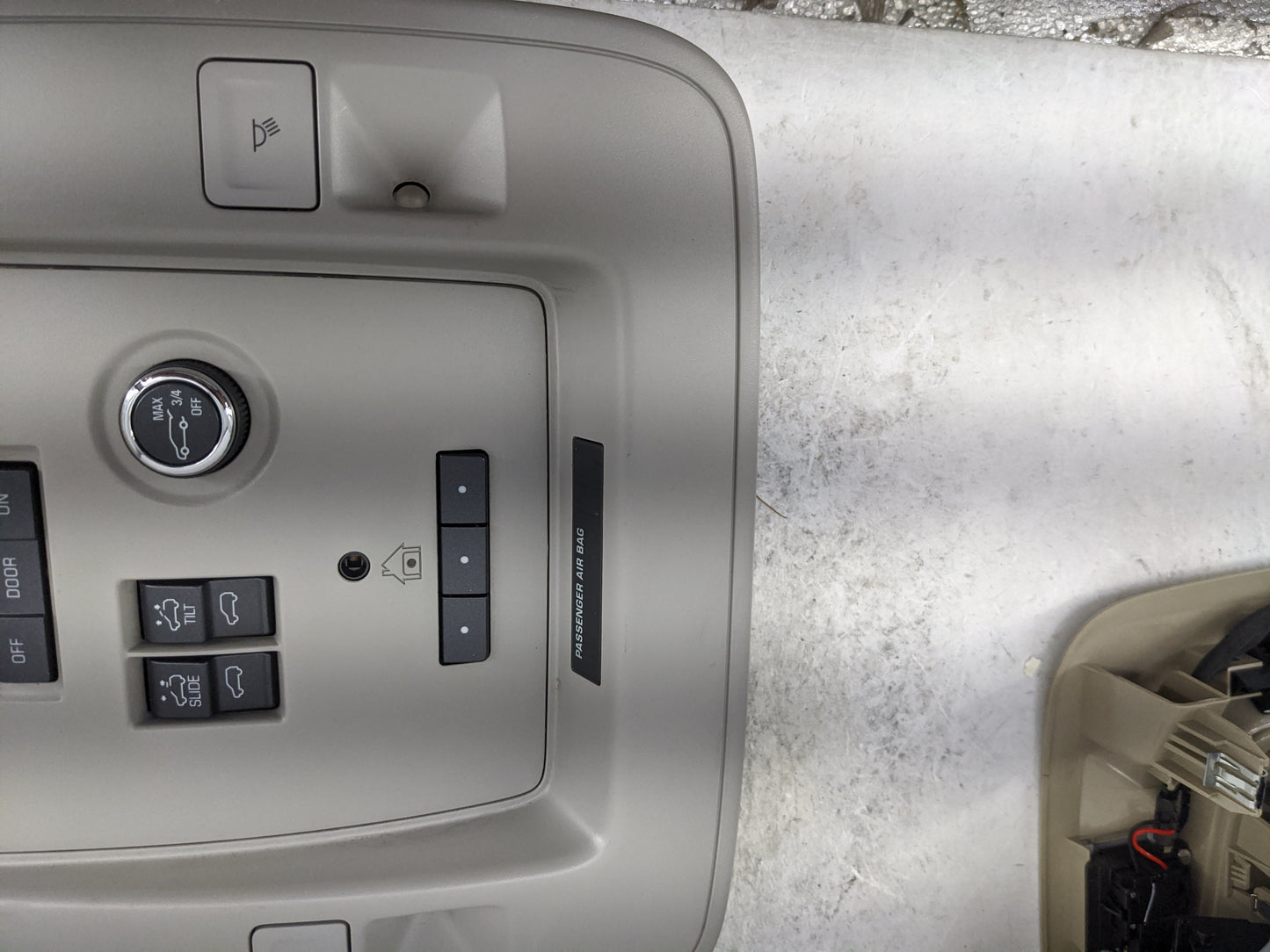 2015-2020 Gmc Yukon Overhead Console W/rear Climate Control Gray - Oemusedautoparts1.com