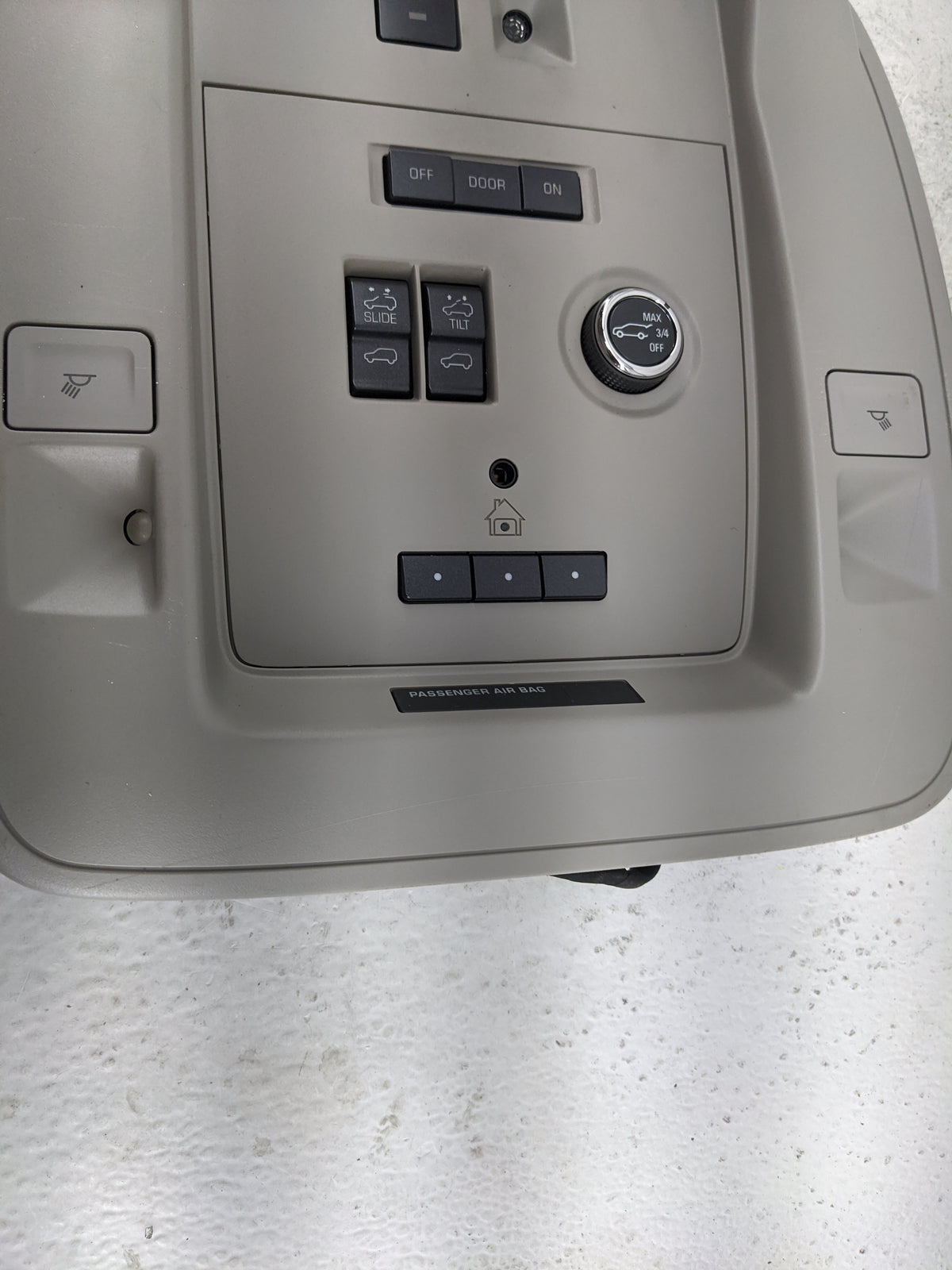 2015-2020 Gmc Yukon Overhead Roof Console Tan 1483373 - Oemusedautoparts1.com