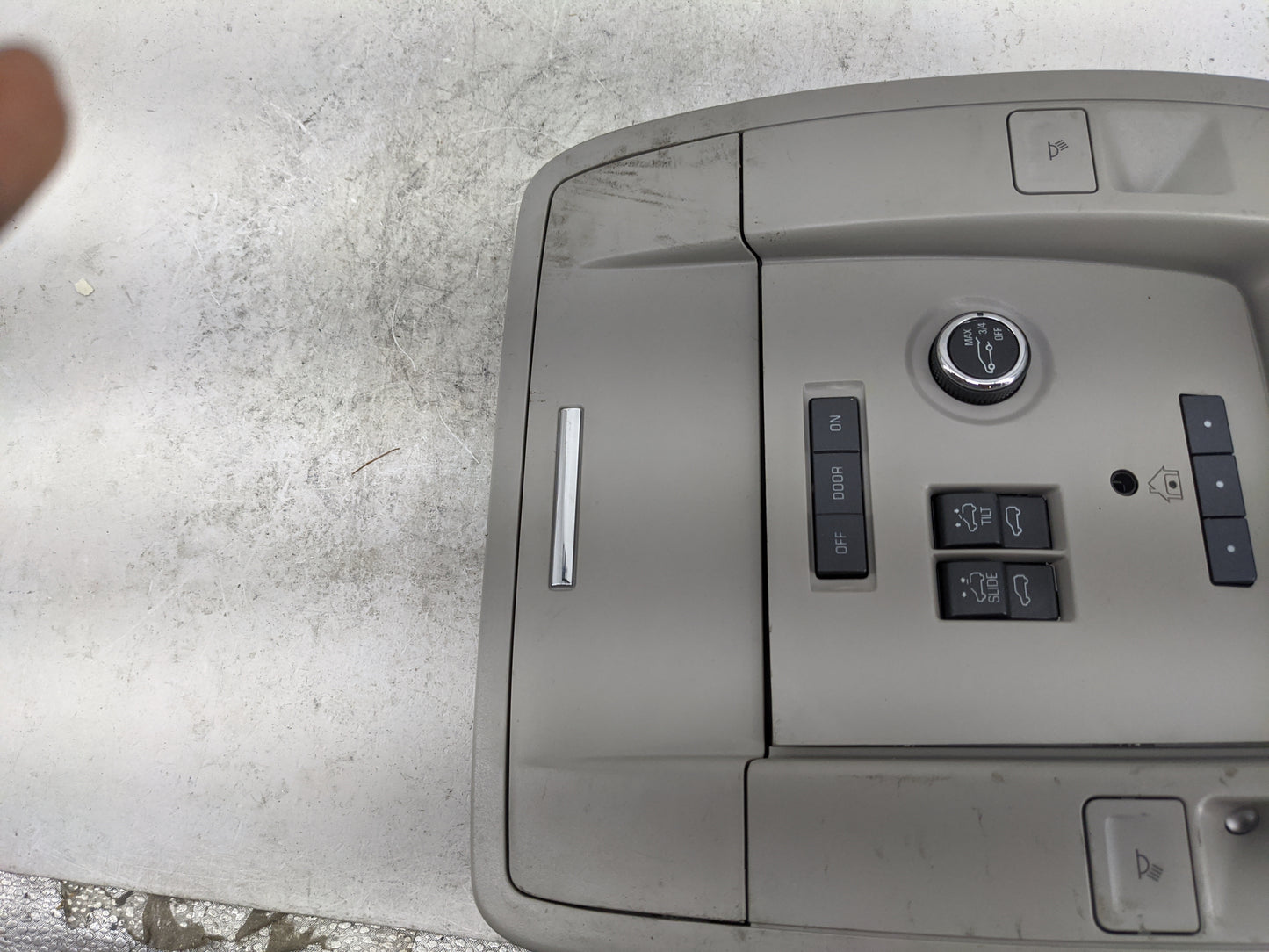 2015-2020 Gmc Yukon Overhead Console W/rear Climate Control Gray 1483374 - Oemusedautoparts1.com