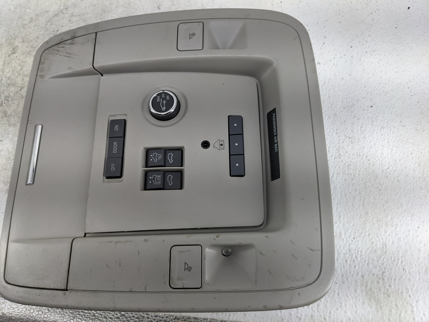 2015-2020 Gmc Yukon Overhead Console W/rear Climate Control Gray 1483374 - Oemusedautoparts1.com