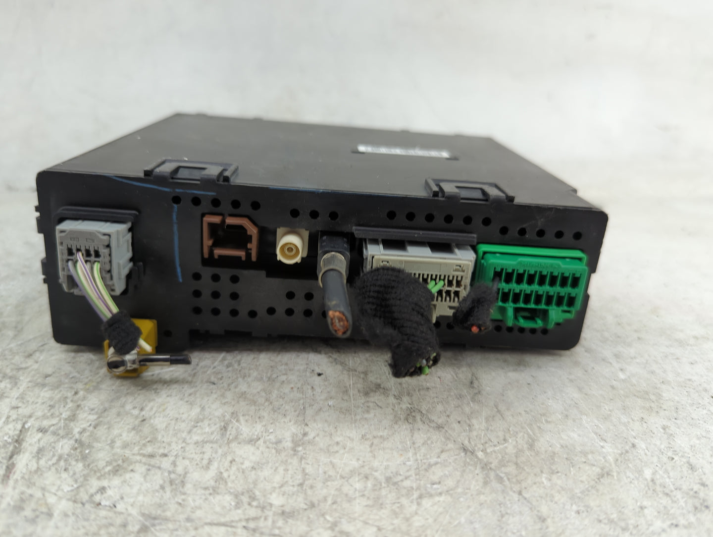 2015 Gmc Yukon Radio AM FM Cd Player Receiver Replacement P/N:13506456 111000-5731A101, NM502590 Fits OEM Used Auto Parts - 