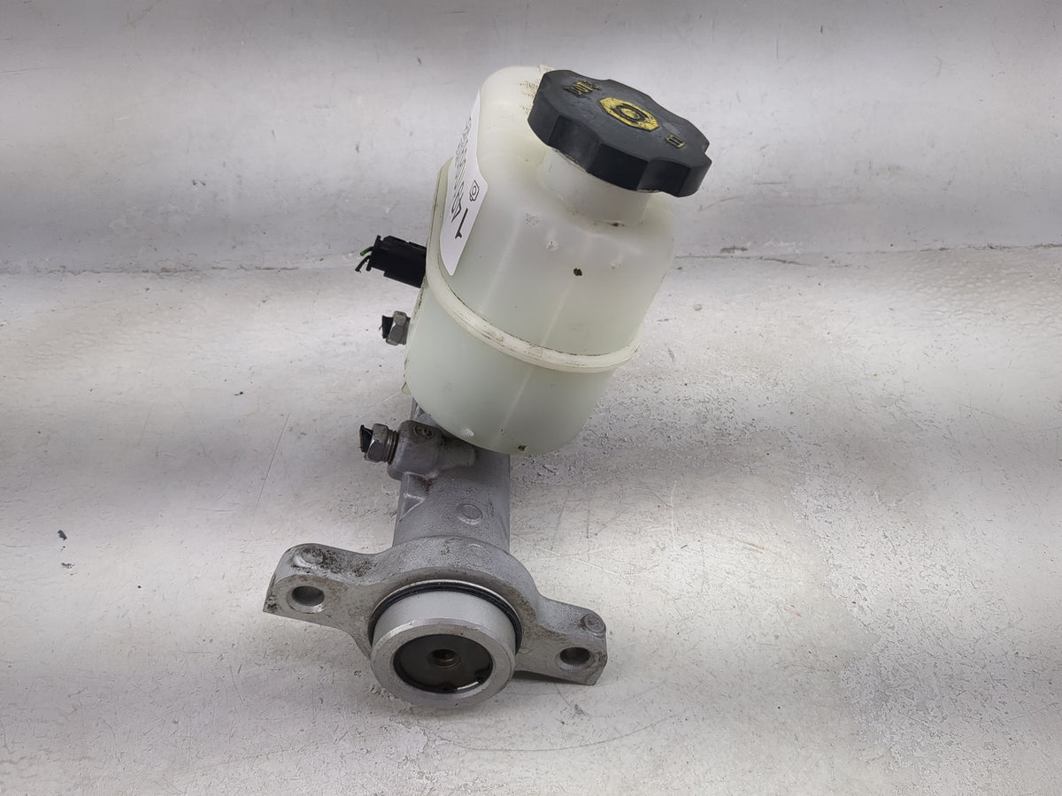 2015-2020 Gmc Yukon Brake Master Cylinder 1491089 - Oemusedautoparts1.com